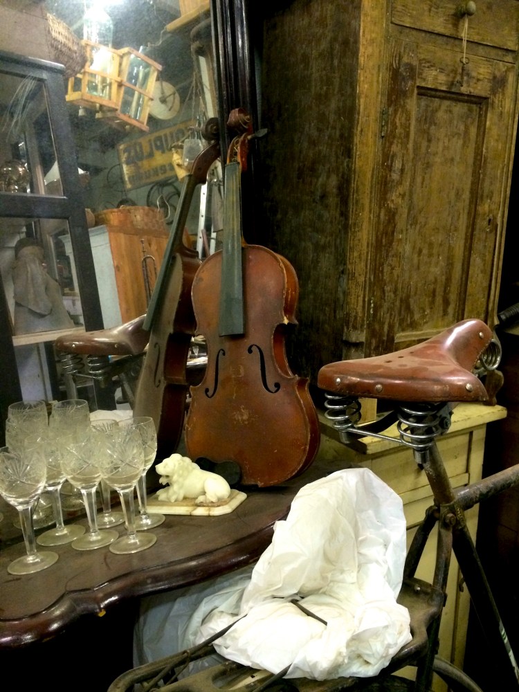 Väike kombo viiuli ja vintage rattaga