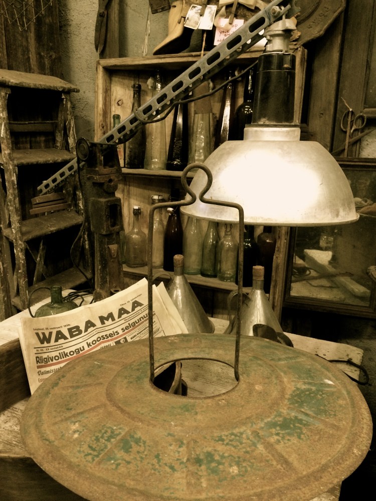 Industriaalne laualamp