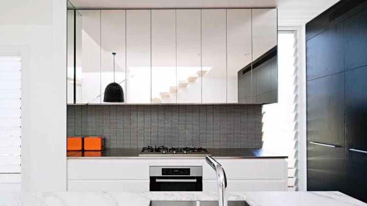 kitchen-mirrored-cupboards-jun15-20160518164327q75dx800y-u1r1g0c